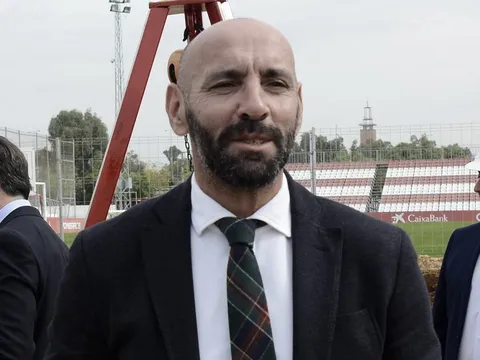 Chiêu mộ Monchi, Man Utd gặp đối thủ cứng