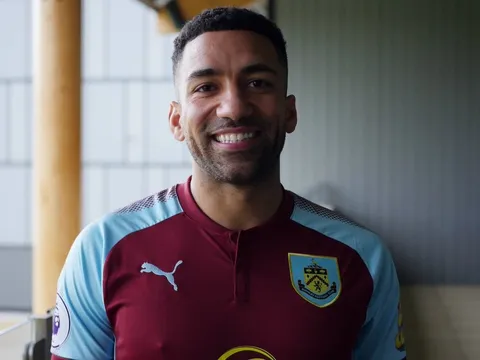 CHÍNH THỨC: Aaron Lennon cập bến ngựa ô Premier League