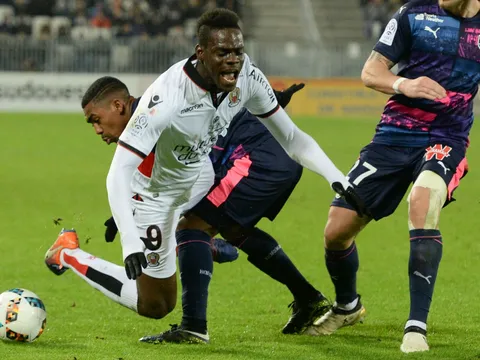 CHÍNH THỨC: Balotelli trả giá vì chơi xấu