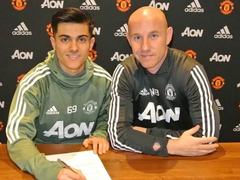 CHÍNH THỨC: Man Utd đón tiền vệ tân binh