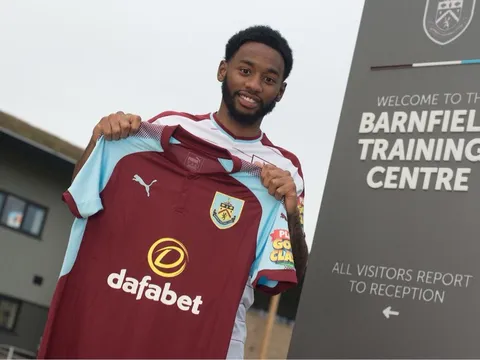 CHÍNH THỨC: Ngựa ô Burnley có tân binh từ Tottenham