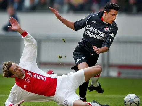 CHÍNH THỨC: Robin van Persie về lại Hà Lan
