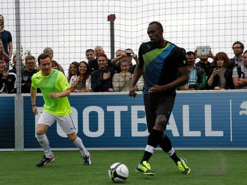 CHÍNH THỨC: Tia chớp Usain Bolt trở thành ngôi sao bóng đá