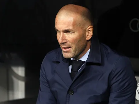 CHÍNH THỨC: Zidane gia hạn hợp đồng với Real Madrid