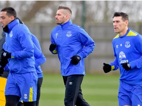 Chùm ảnh buổi tập đầu tiên của Schneiderlin tại Everton