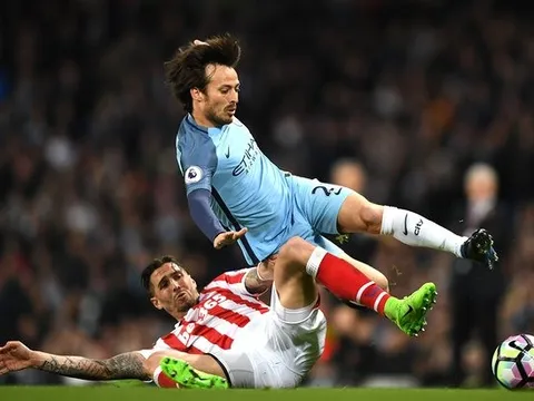 Chùm ảnh: Các ngôi sao của Pep Guardiola "câm lặng" hoàn toàn trước hàng phòng ngự Stoke City