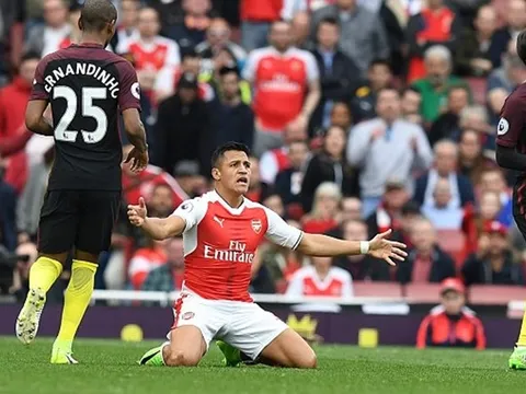 Chùm ảnh: CĐV Arsenal khó hiểu trước đội hình Wenger dùng để đấu Man City