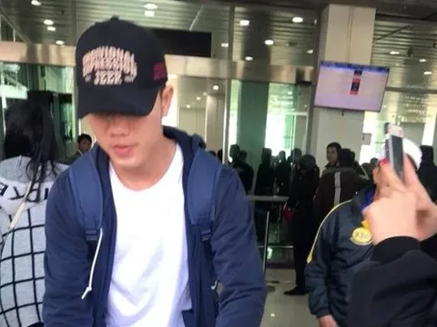 Chùm ảnh công thần U23 Việt Nam lặng lẽ về hội quân HAGL