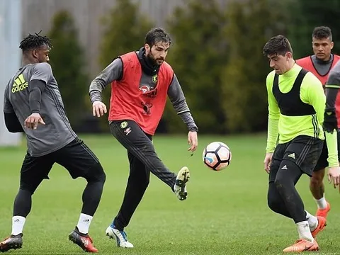 Chùm ảnh: Dàn sao Chelsea "luyện công" vã mồ hôi chờ đại chiến Man Utd