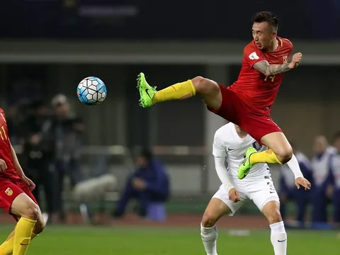 Chùm ảnh: Gã đầu bạc tung độc chiêu, Trung Quốc le lói hy vọng World Cup