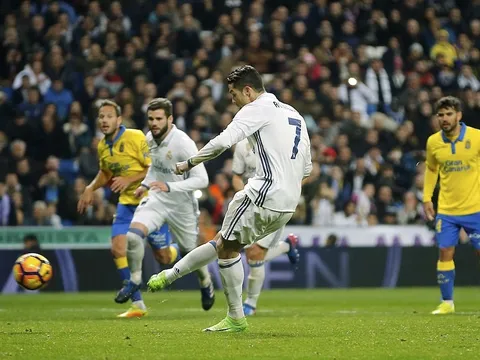 Chùm ảnh: Gareth Bale gây họa, Ronaldo cứu sống Kền kền