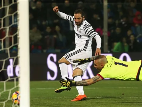 Chùm ảnh: Higuain tiếp tục ghi bàn, Juventus lập lại lịch sử