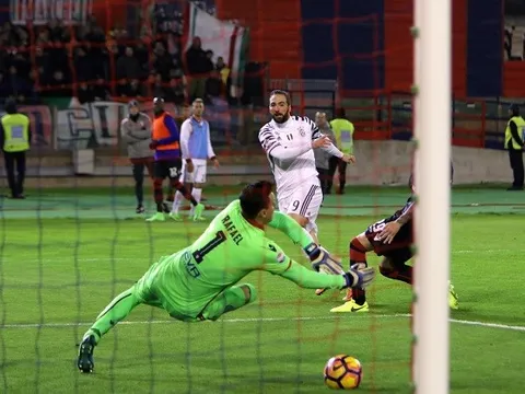 Chùm ảnh: Higuain nổ súng, Juve dễ dàng khuất phục Cagliari