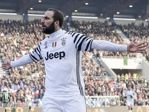 Chùm ảnh: Higuain tỏa sáng, Juve vững ngôi đầu Serie A
