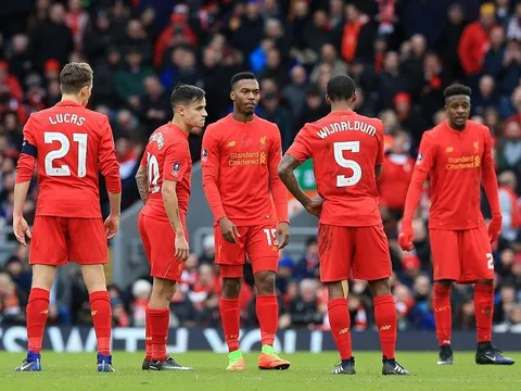 Chùm ảnh: Liverpool cúi mặt ngay tại Anfield trước Bầy sói