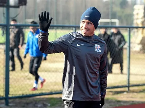 Chùm ảnh: Ngày đầu tiên của Tevez tại Shanghai Shenhua