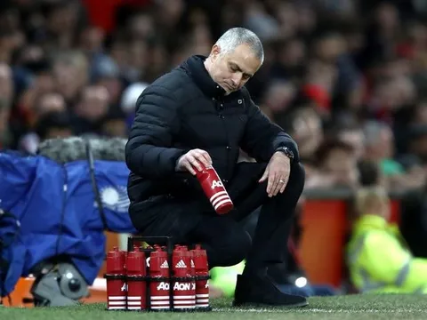 Chùm ảnh: Những sắc thái thú vị của Mourinho trong trận hòa trước Hull City