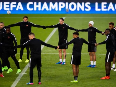 Chùm ảnh: Nối vòng tay lớn, PSG đã sẵn sàng tiễn biệt Barcelona