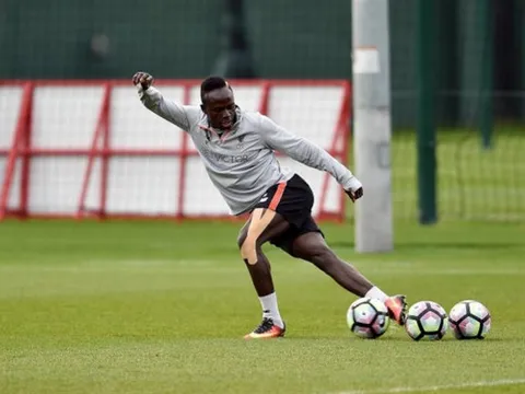 Chùm ảnh: Quyết hạ Burnley, sao Liverpool chăm chỉ luyện Rabona
