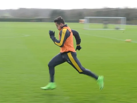 Chùm ảnh: Ramsey trở lại, Sanchez vẫn cháy hết mình như mọi khi