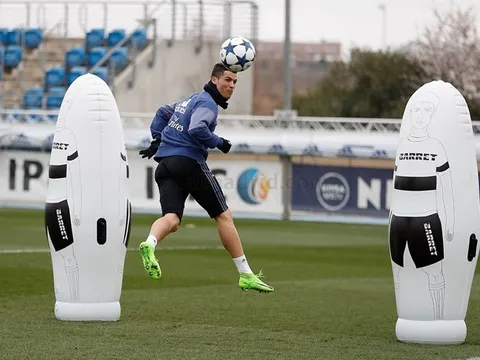 Chùm ảnh: Ronaldo phấn khích khi trở lại tập luyện cùng Real