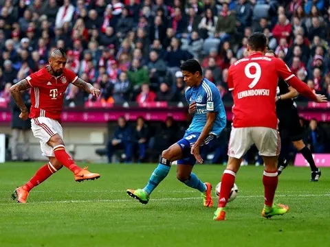 Chùm ảnh: "Thảm sát" Hamburg, Bayern vô đối ở Bundesliga
