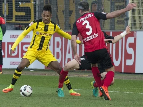 Chùm ảnh: Thắng Freiburg, Dortmund vững vàng top 3