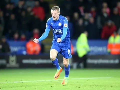 Chùm ảnh: Vardy lập cú đúp, Leicester vượt qua Liverpool trong cơn tâm bão