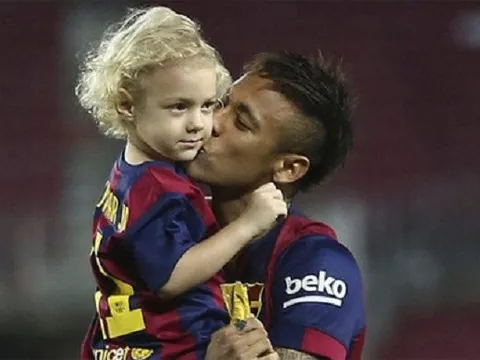 Con trai Neymar hội ngộ Messi, Suarez và Pique 'đệ nhị'
