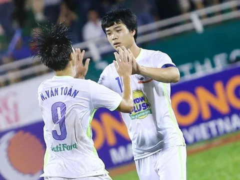 Hồng Duy chấn thương, HAGL trông vào đôi cánh Công Phượng - Văn Toàn?