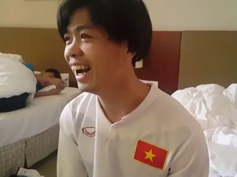 Công Phượng chơi PES giải tỏa áp lực trước trận tứ kết