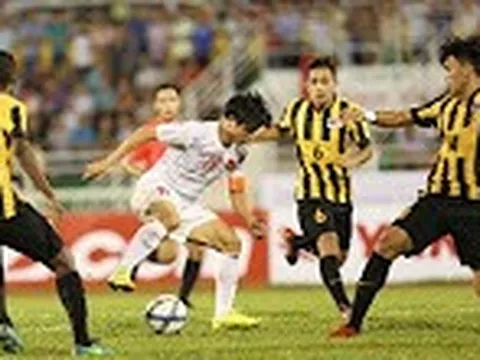 Công Phượng 'nhảy múa' trước 5 cầu thủ của Malaysia