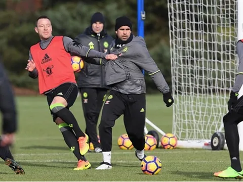 Costa cân cả Terry lẫn Zouma trên sân tập