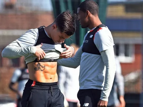 Coutinho khoe 6 múi, Klopp toe toét cười dưới trời nắng nóng