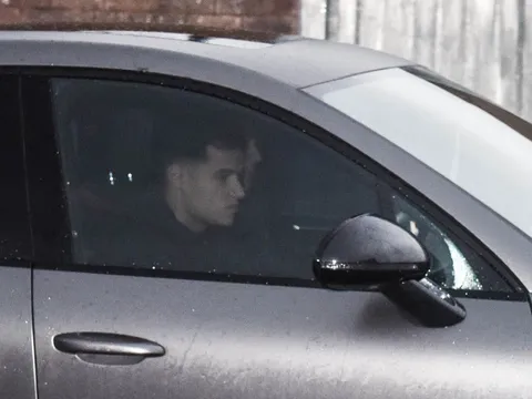 Coutinho lần đầu lộ diện sau tin đồn đến Barcelona