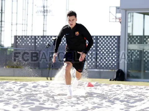 Coutinho lần đầu xỏ giày ra sân tập của Barcelona