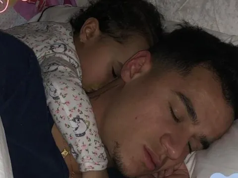 Coutinho truyền cảm hứng bằng bức ảnh 'bố là tất cả'