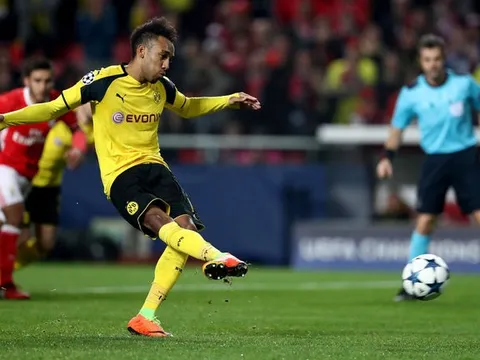 Cú hat-trick đẳng cấp của Pierre Aubameyang vào lưới Benfica