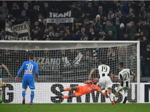Cú ngược dòng của Juventus trước Napoli