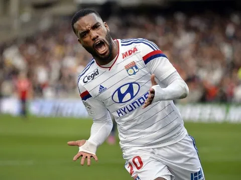 Cuộc đua Vua phá lưới Ligue 1: 'Song mã' Cavani - Lacazette