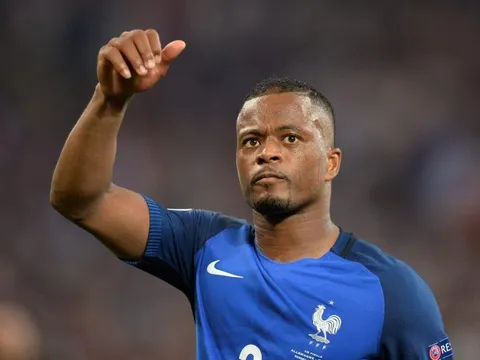 Evra, Nasri và 11 danh thủ chưa có nơi nương náu sau kì CN mùa Đông