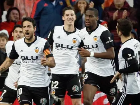 Ngược dòng trước Girona, Valencia cho Real Madrid hít khói