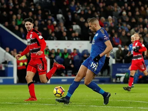 Những hình ảnh đầu tiên của Alexis Sanchez trong màu áo M.U