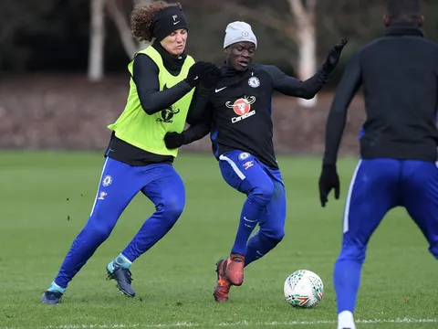 Kante và Luiz so kè quyết liệt trên sân tập, sẵn sàng hạ Arsenal
