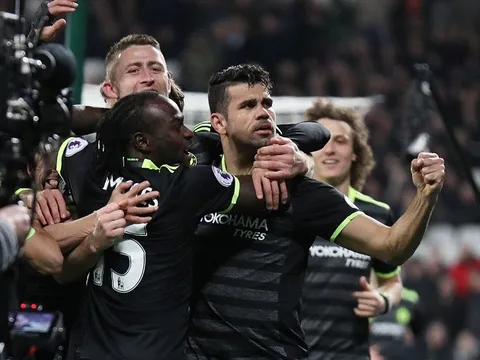 Đả bại West Ham, Chelsea chạm một tay vào ngôi vương