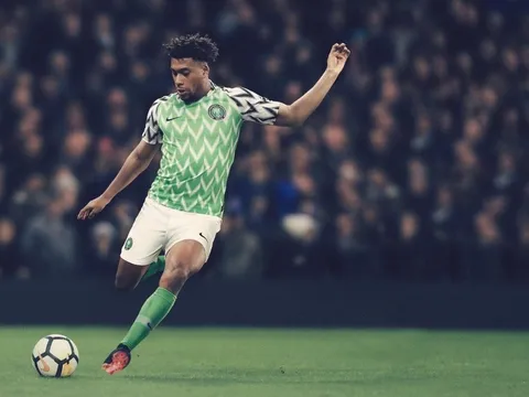Đại bàng xanh Nigeria tung áo đấu World Cup 2018 cực chất