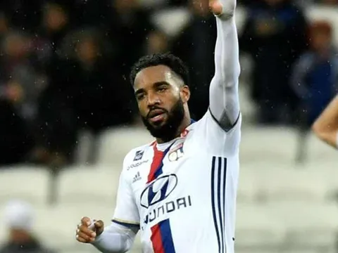 'Đại gia' bí ẩn chi 70 triệu euro cho Lacazette