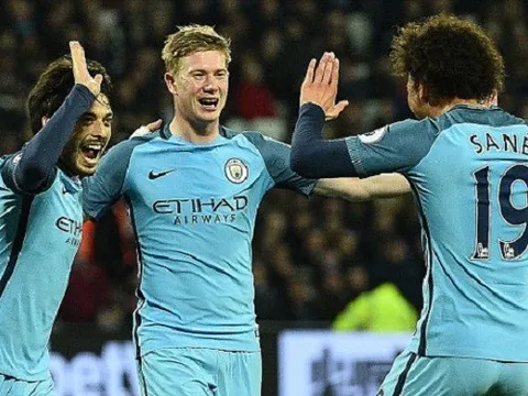 Đại thắng West Ham, Man City trở lại cuộc đua vô địch