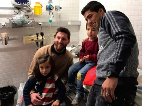 Dàn sao Barca ghé thăm bệnh viện trẻ em đầu năm mới