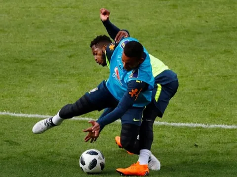 Dàn sao Brazil 'quần nhau' tơi tả trước ngày gặp Đức